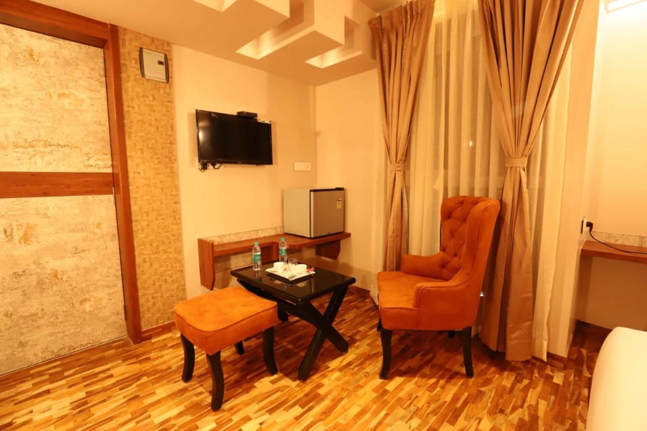 Hotel Prabha Palace Ahmednagar Esterno foto