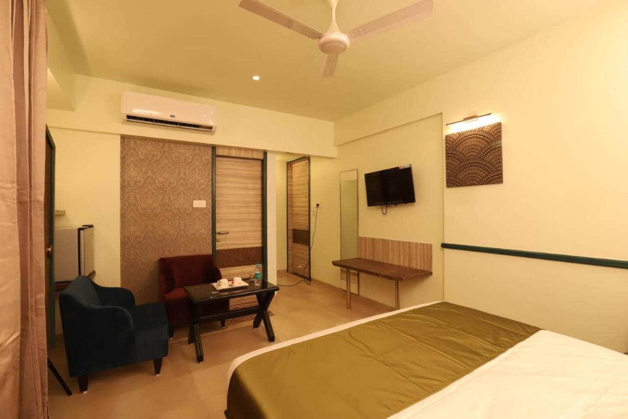 Hotel Prabha Palace Ahmednagar Esterno foto